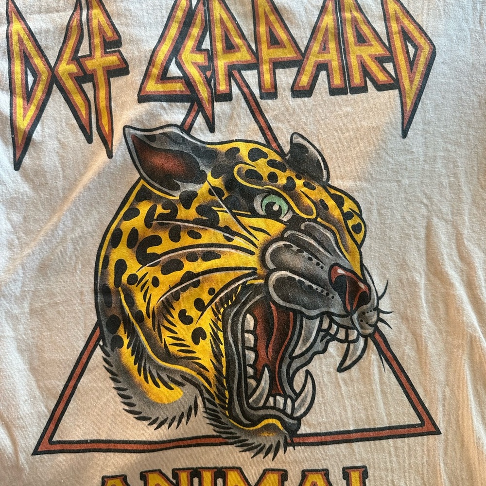 Def Leppard Graphic Tee with Leopard Design XS